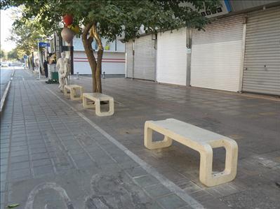 نصب نیمکت های بتنی در سطح شهر